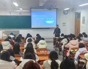 张开眼睛，洞见大学——图书馆赵慧芳教授应邀主讲“爱智讲堂”第一讲