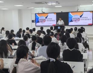 校党委书记毕明福为学院24级本科生讲授思政课