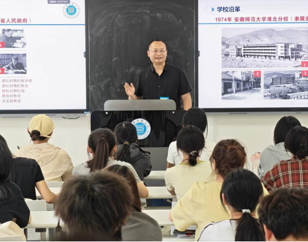 知校爱校，做新时代淮师人——院长董强为2026级新生讲授校史校情专题教育课