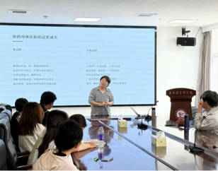 “小红烛”志愿服务队开展“如何上好一堂课”专题培训
